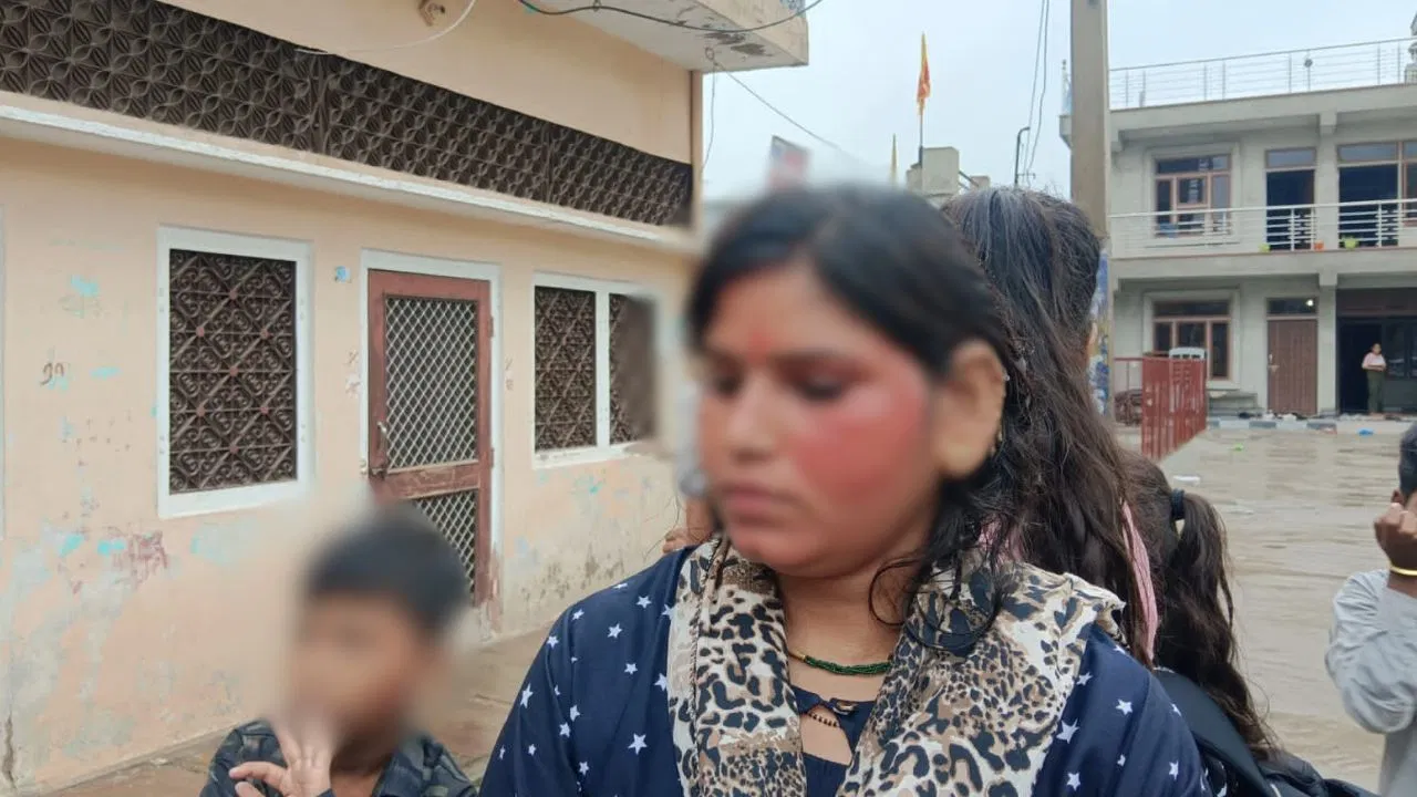 खाटूश्याम में श्रद्धालुओं से दुर्व्यवहार: किराए के विवाद में महिला को ऑटो चालक ने पीटा