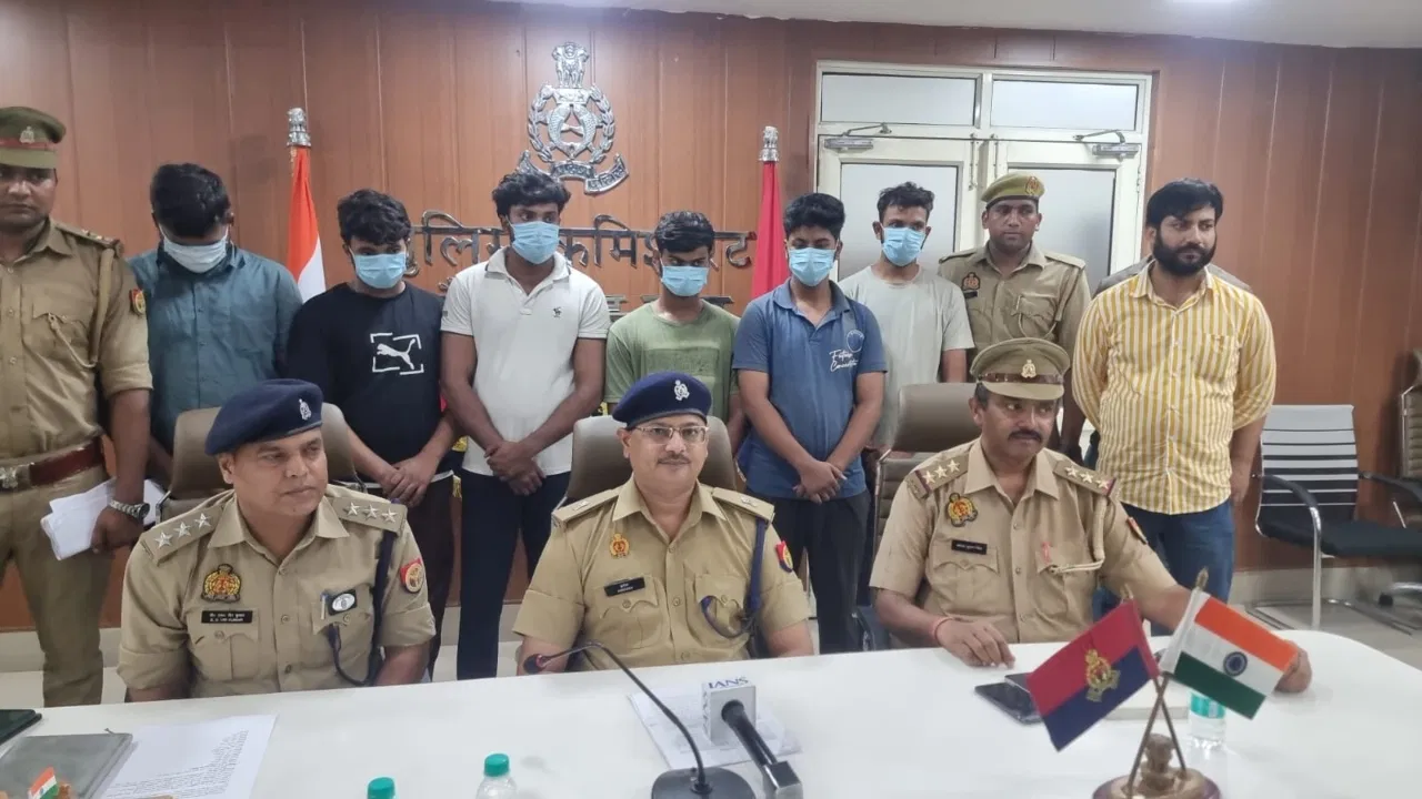ग्रेटर नोएडा में ऑनलाइन गांजा तस्करी का भंडाफोड़, 6 छात्र गिरफ्तार