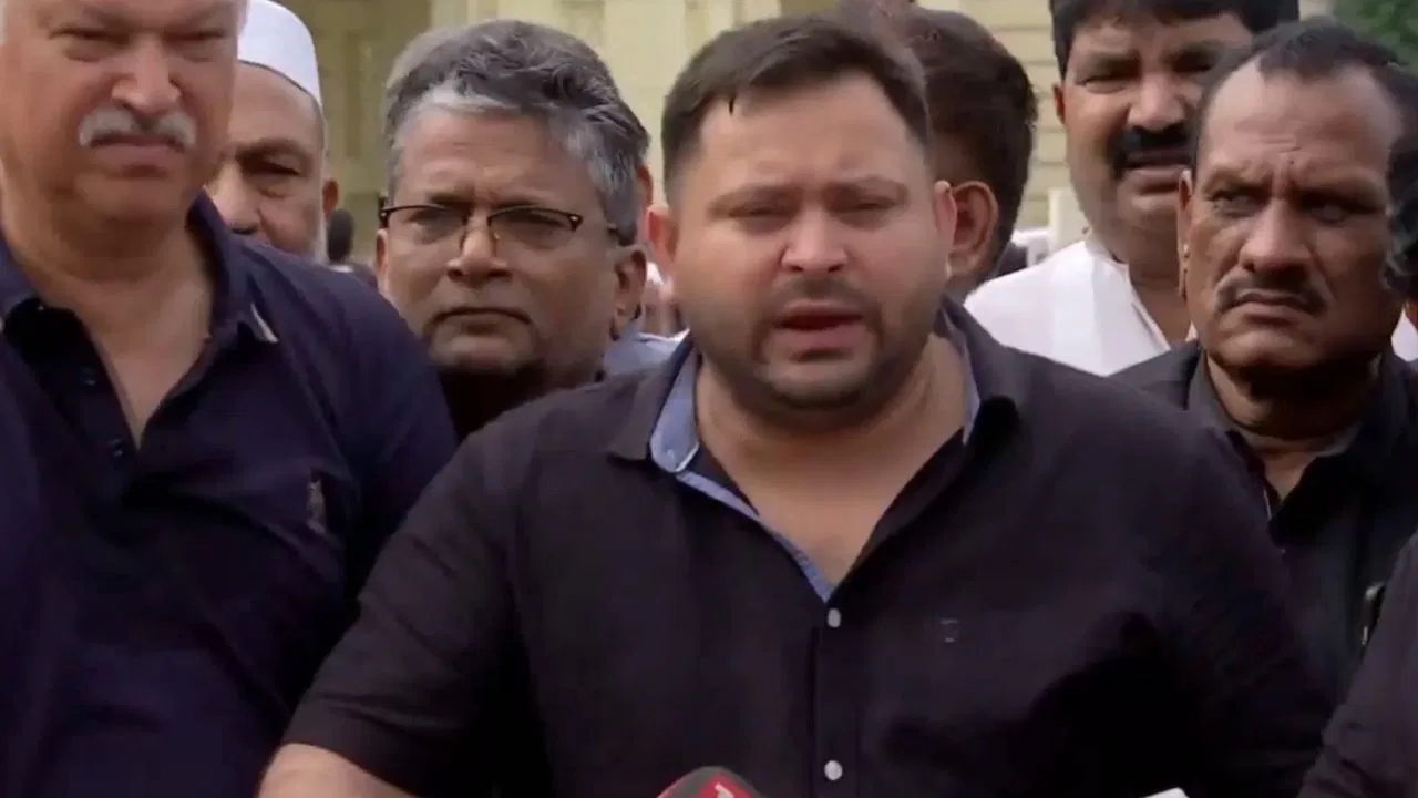 बिहार विधानसभा में SIR को लेकर हाथापाई, तेजस्वी बोले- सदन में दी गई मां-बहन की गालियां