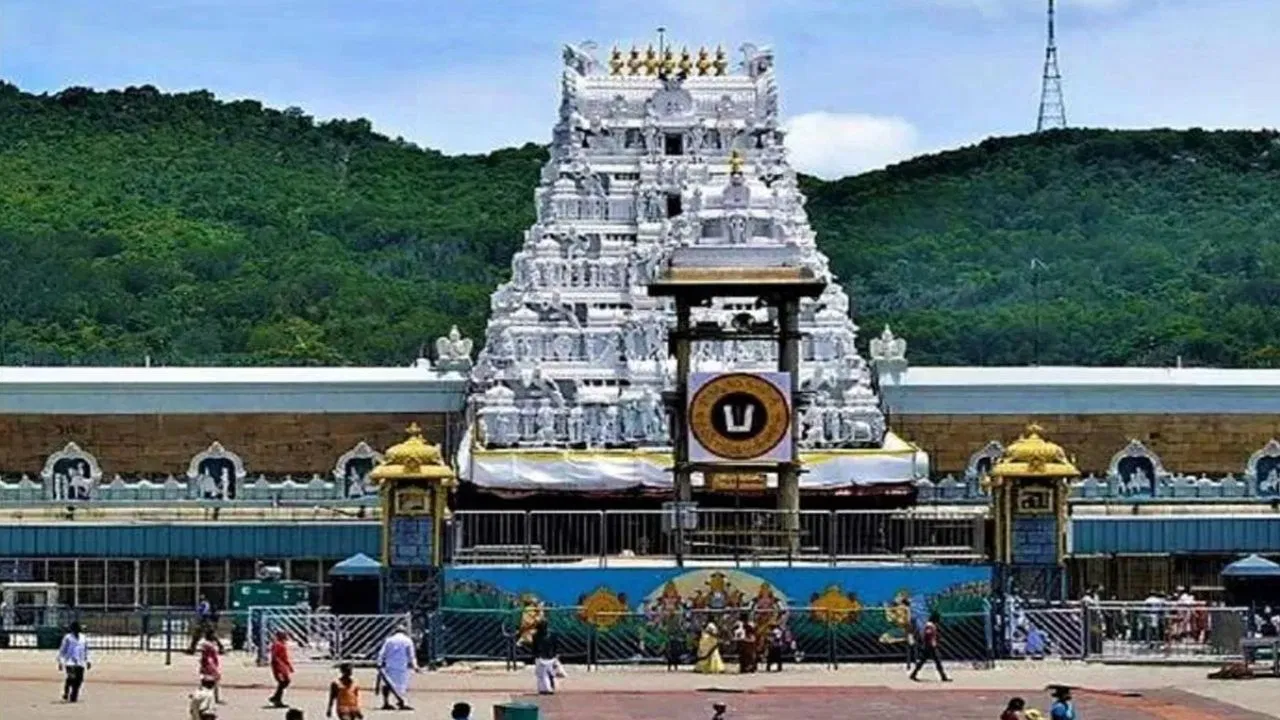 तिरुमाला मंदिर में रील बनाने पर सख्त हुआ टीटीडी, पवित्रता भंग करने वालों पर होगी कार्रवाई