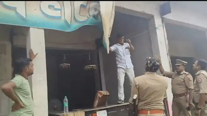 'यादव ढाबा' के पीछे निकला अंसार अहमद, कौशांबी में पहचान छिपाकर चला रहा था होटल