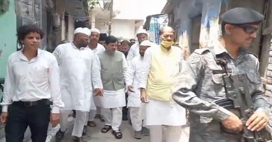 शाहनवाज हुसैन पहुंचे मेरठ, जामा मस्जिद में अदा की नमाज़