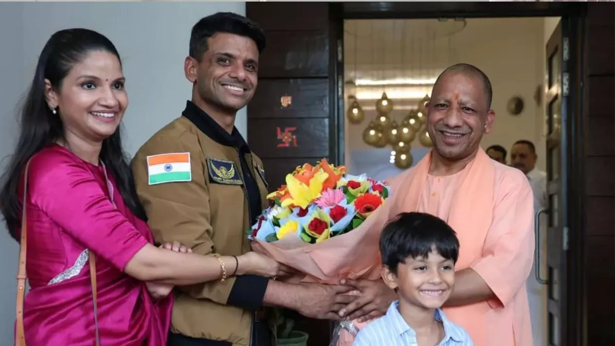 सीएम योगी ने क‍िया ऐलान, शुभांशु शुक्ला के नाम पर छात्रवृत्ति शुरू करेगी यूपी सरकार