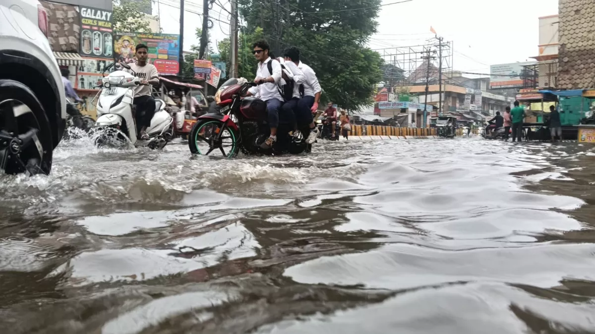 मूसलाधार बारिश से मुजफ्फरनगर बेहाल, गलियां बनी तालाब