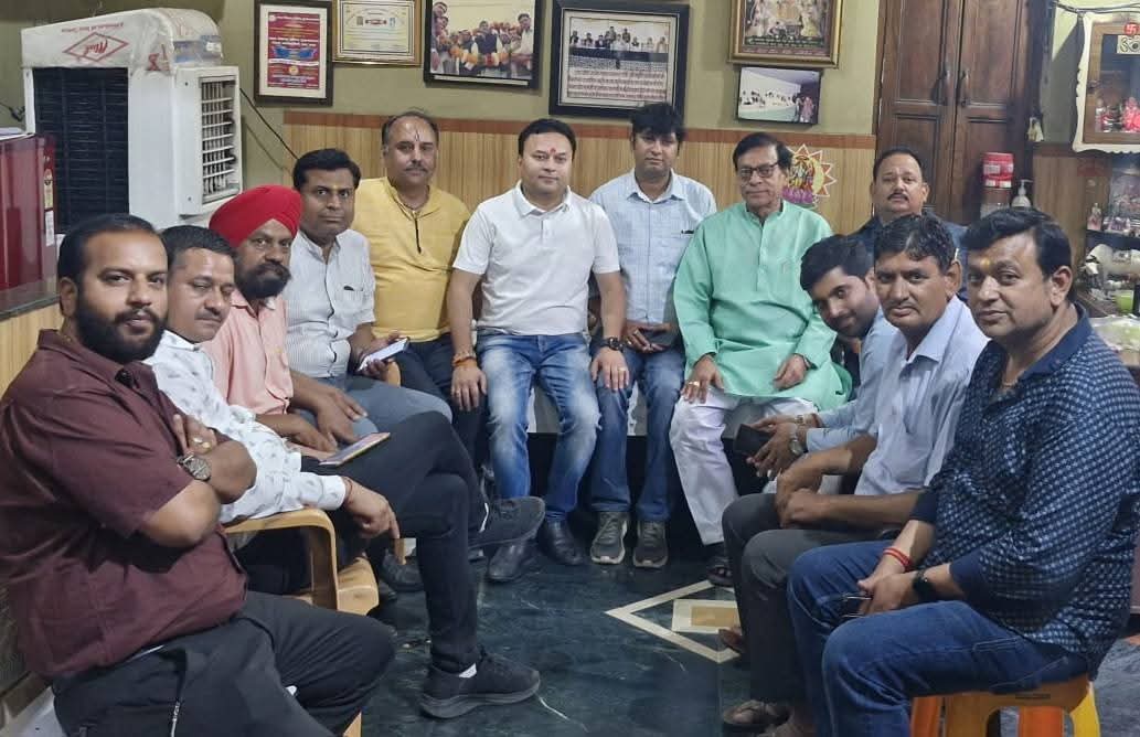 व्यापारियों ने बैठक में मंत्री कपिल देव का जताया आभार