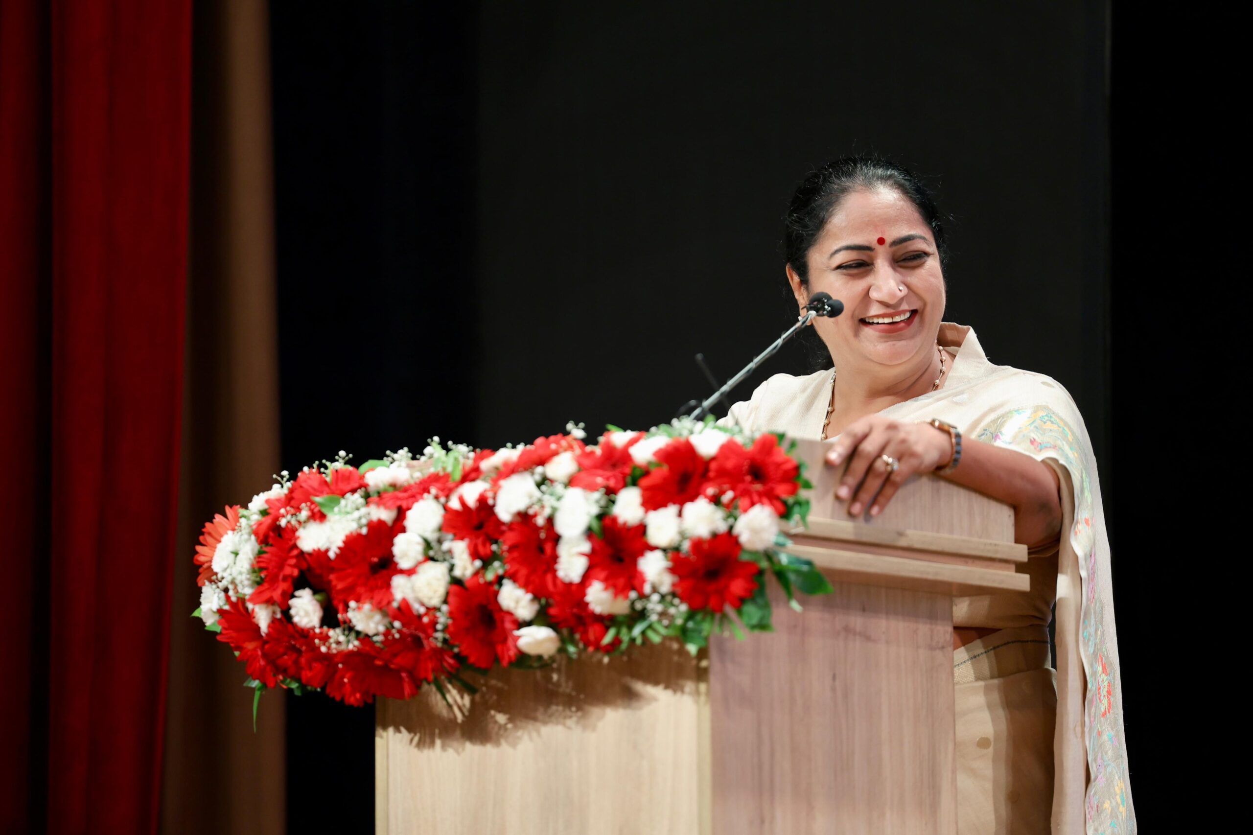 'मुझे तूफानों से जूझने की आदत, आसुरी शक्ति से नहीं डरती': सीएम रेखा गुप्ता