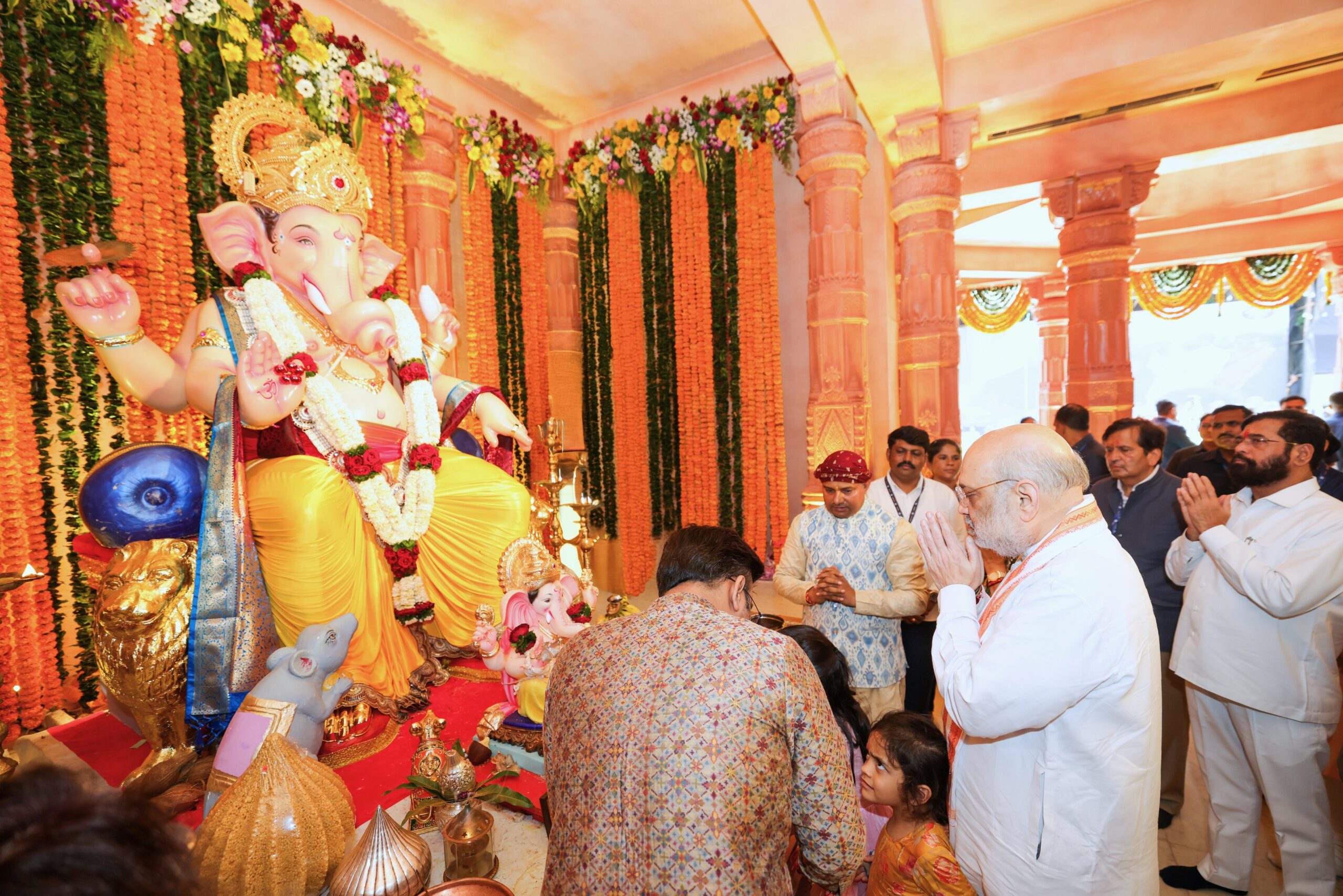 अमित शाह के विमान में तकनीकी खराबी, एकनाथ शिंदे के विमान से गुजरात रवाना