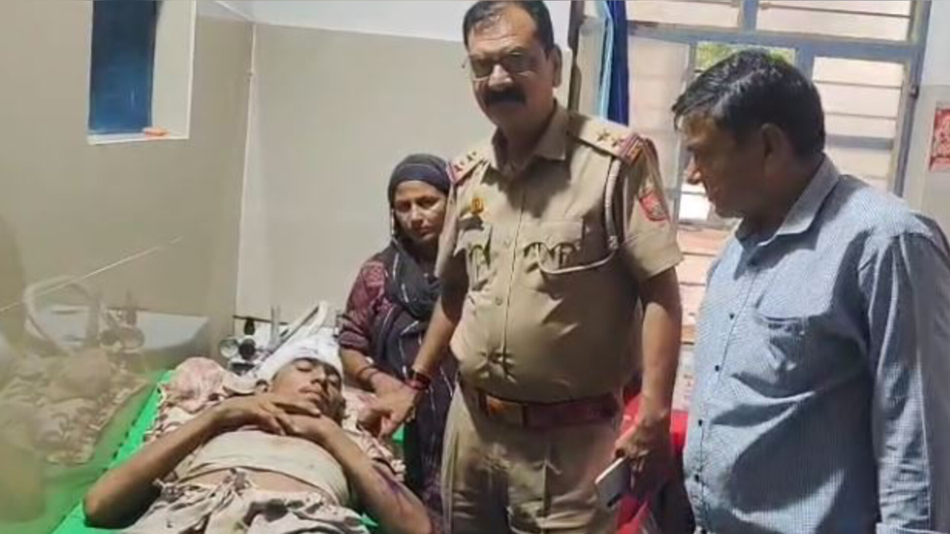 बारिश के चलते दीवार ढही, 5 वर्षीय बालक सहित तीन घायल