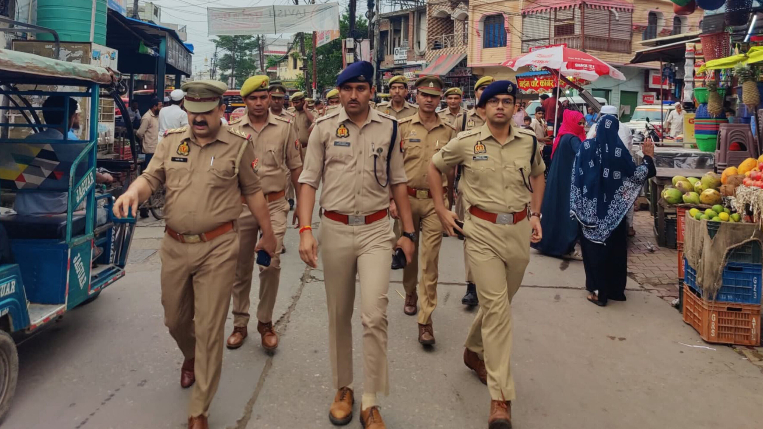 त्योहारों से पहले मुजफ्फरनगर में पुलिस सतर्क, संवेदनशील इलाकों में किया फ्लैग मार्च
