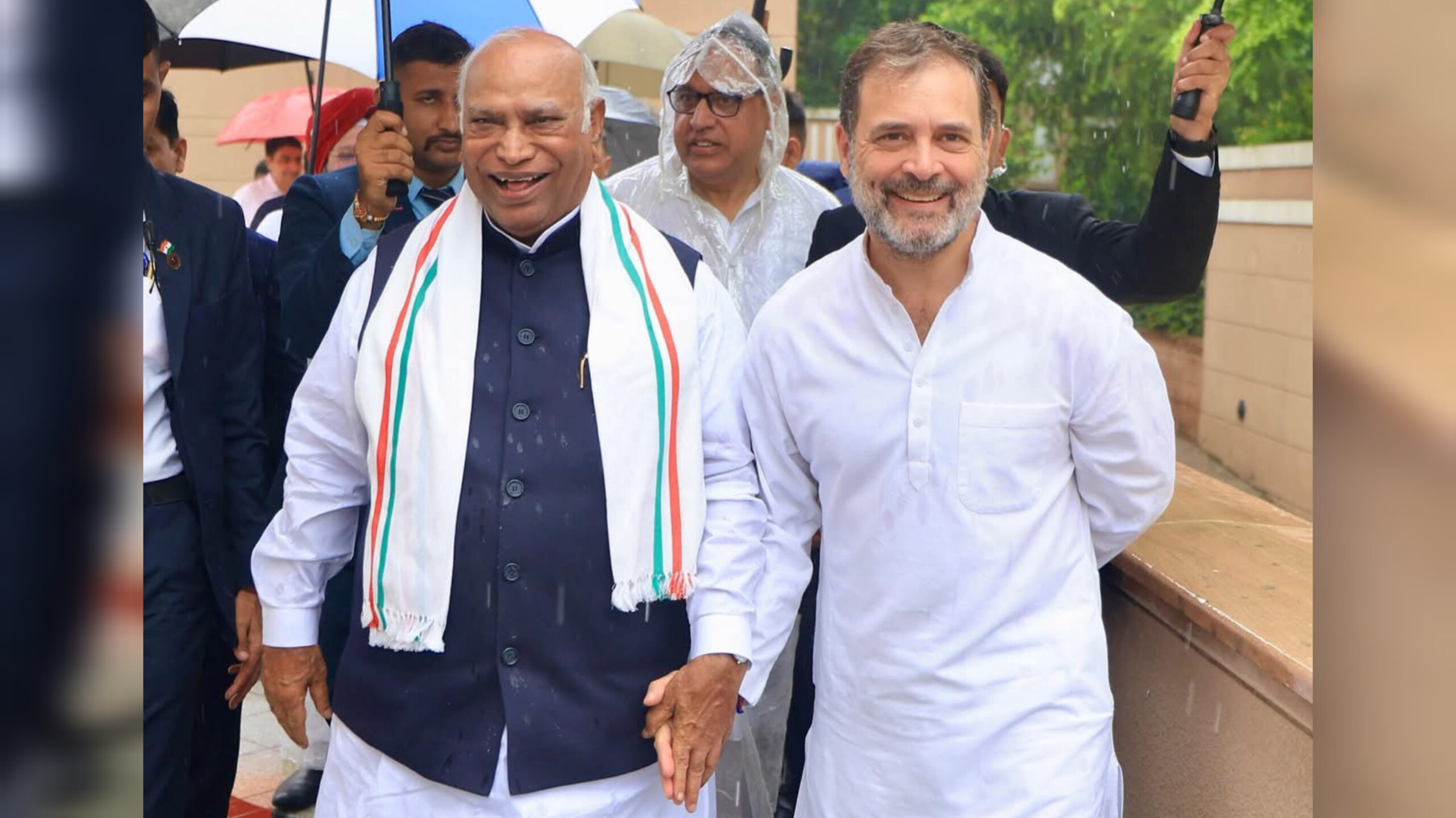 राहुल - खड़गे लाल किले के समारोह में नहीं हुए शामिल, राजनीतिक बयानबाज़ी तेज