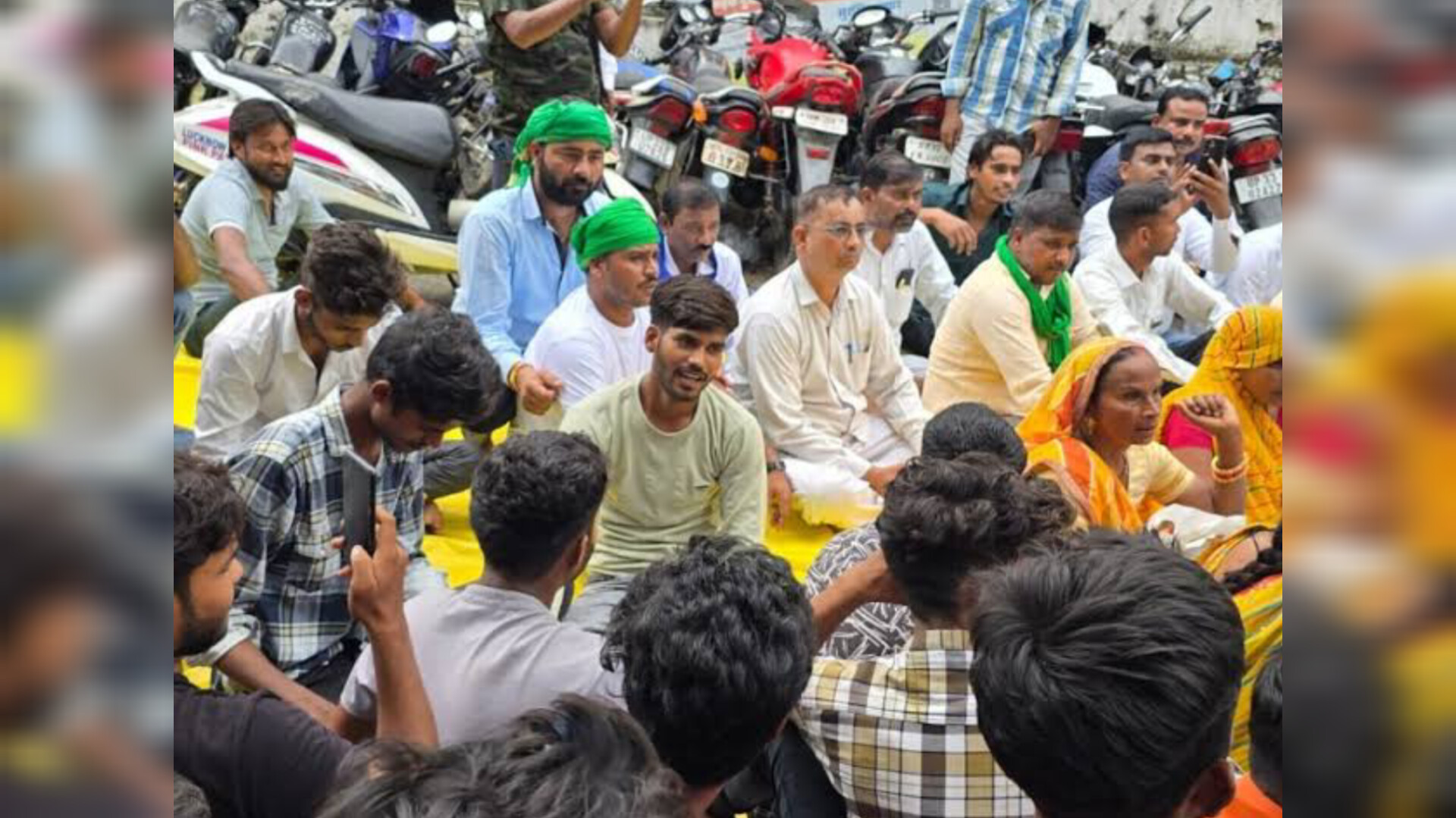 अतिक्रमण हटाने के दौरान किसान को मारा थप्पड़, नायब तहसीलदार के खिलाफ थाने पर हंगामा