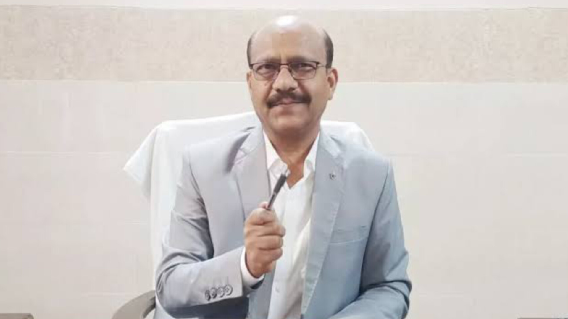 डीएम ने सहकारी समितियों के जीर्णोद्धार व नवाचार के लिए दिए निर्देश
