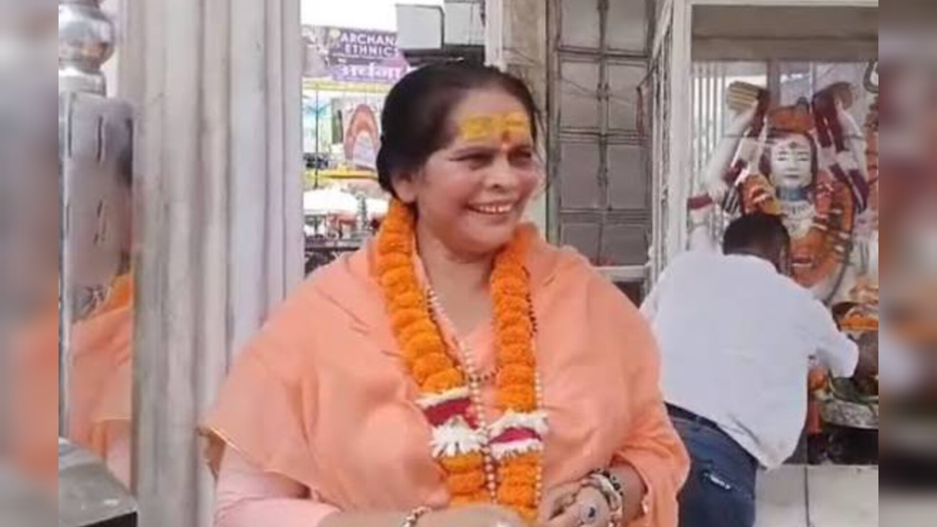 साध्वी प्राची ने वैष्णो देवी हादसे के पीड़ित परिवारों से की मुलाकात