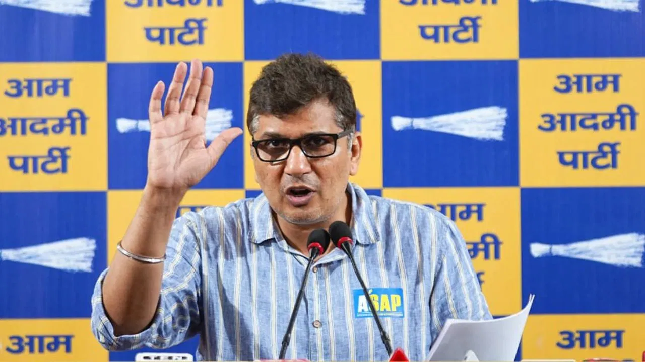 अडानी मामले में आप का सवाल: अमेरिका का समन, भारत सरकार क्यों चुप?