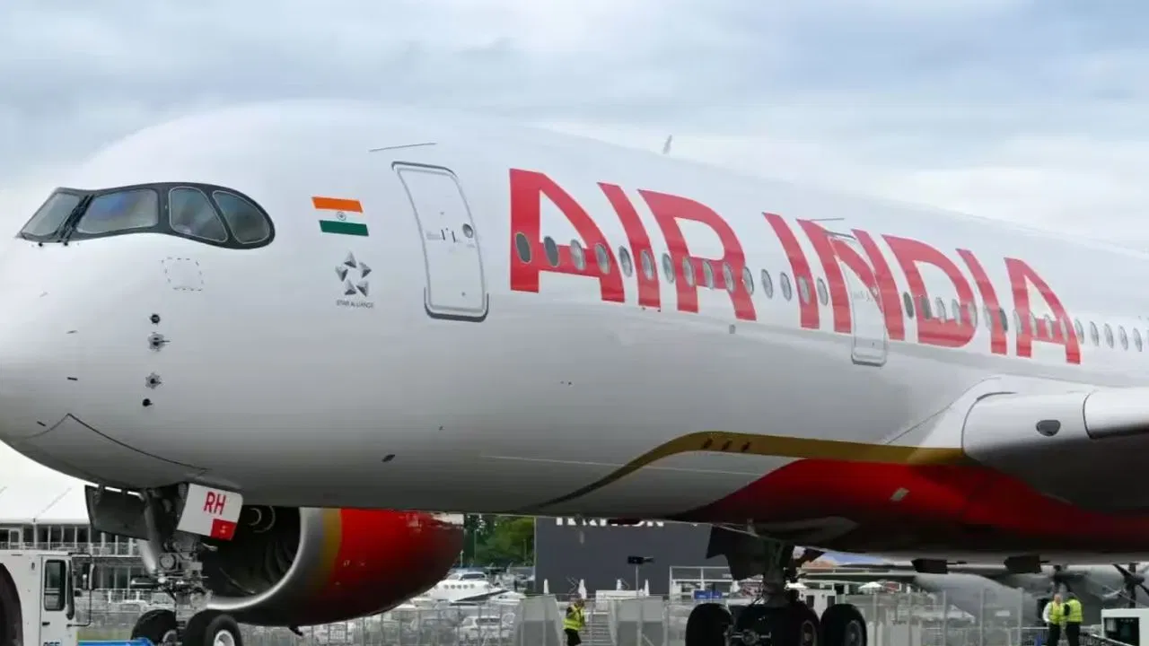 कोच्चि-दिल्ली एअर इंडिया फ्लाइट में तकनीकी खराबी, उड़ान रद्द; सांसद भी थे सवार