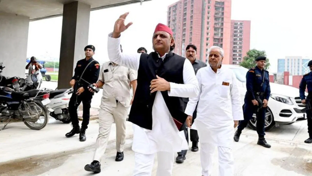 अखिलेश यादव ने ठाकुर विधायकों की बैठक को सरकार बचाने की कोशिश बताया
