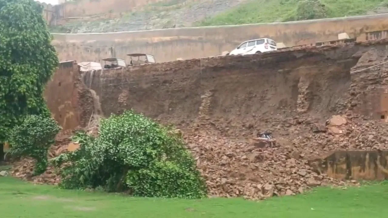 जयपुर में बारिश से आमेर महल की दीवार गिरी, हाथी सवारी पर रोक