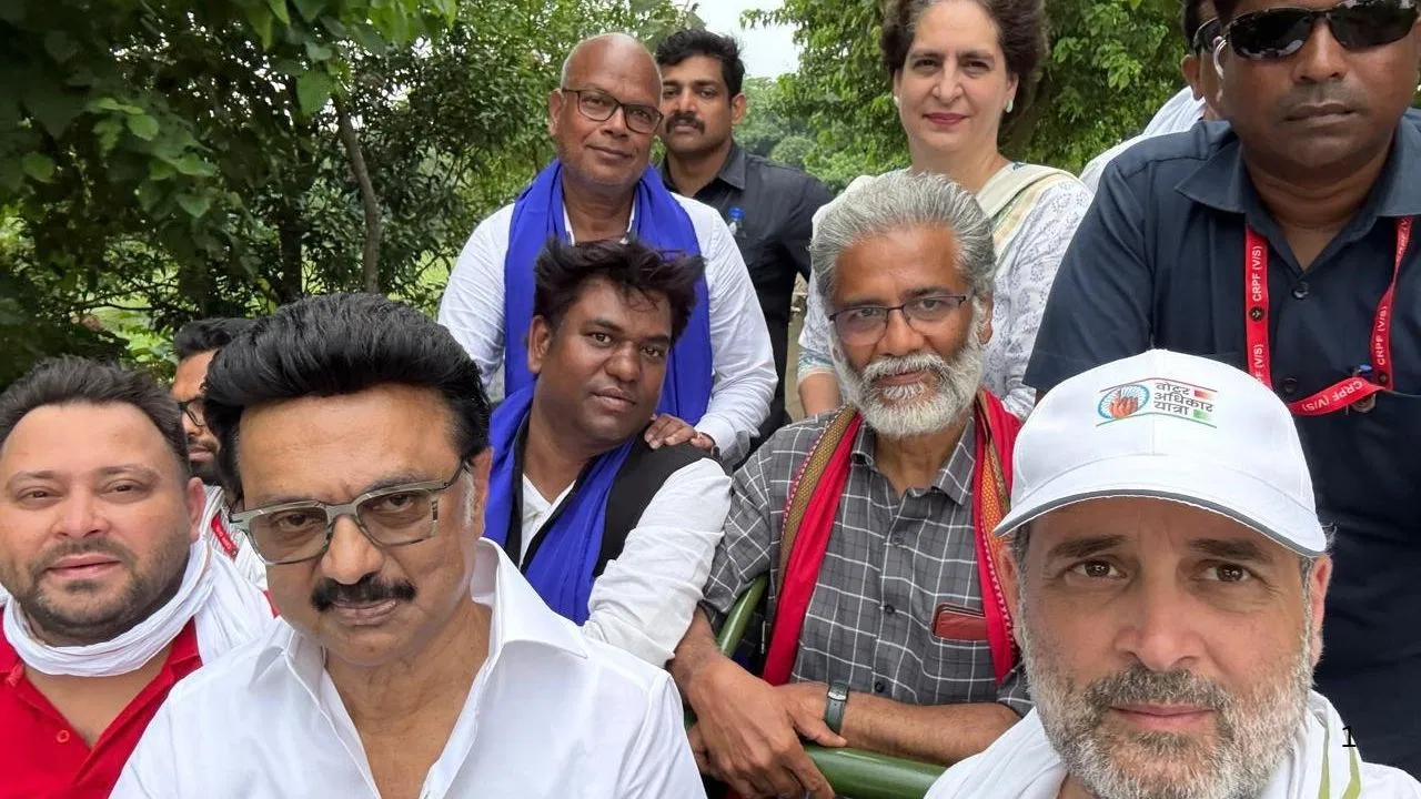 वोटर अधिकार यात्रा में राहुल-स्टालिन ने चुनाव आयोग की निष्पक्षता पर उठाए सवाल