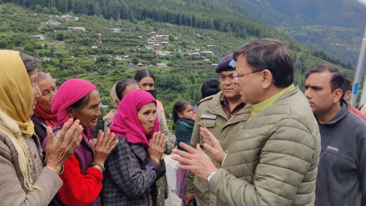 धराली में तबाही के बीच राहत पहुंचाने की दौड़, केंद्र और राज्य ने झोंकी पूरी ताकत