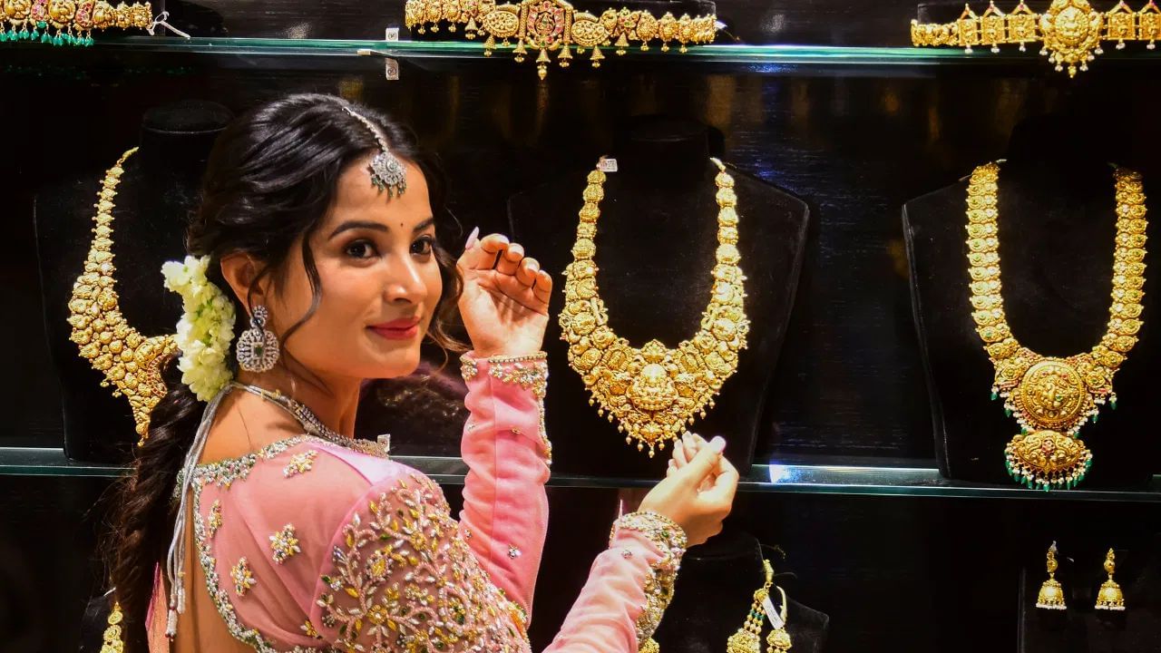 ट्रंप के फैसले से फिर उछले सोने के दाम, 10,000 रुपए तक महंगा हो सकता है गोल्ड