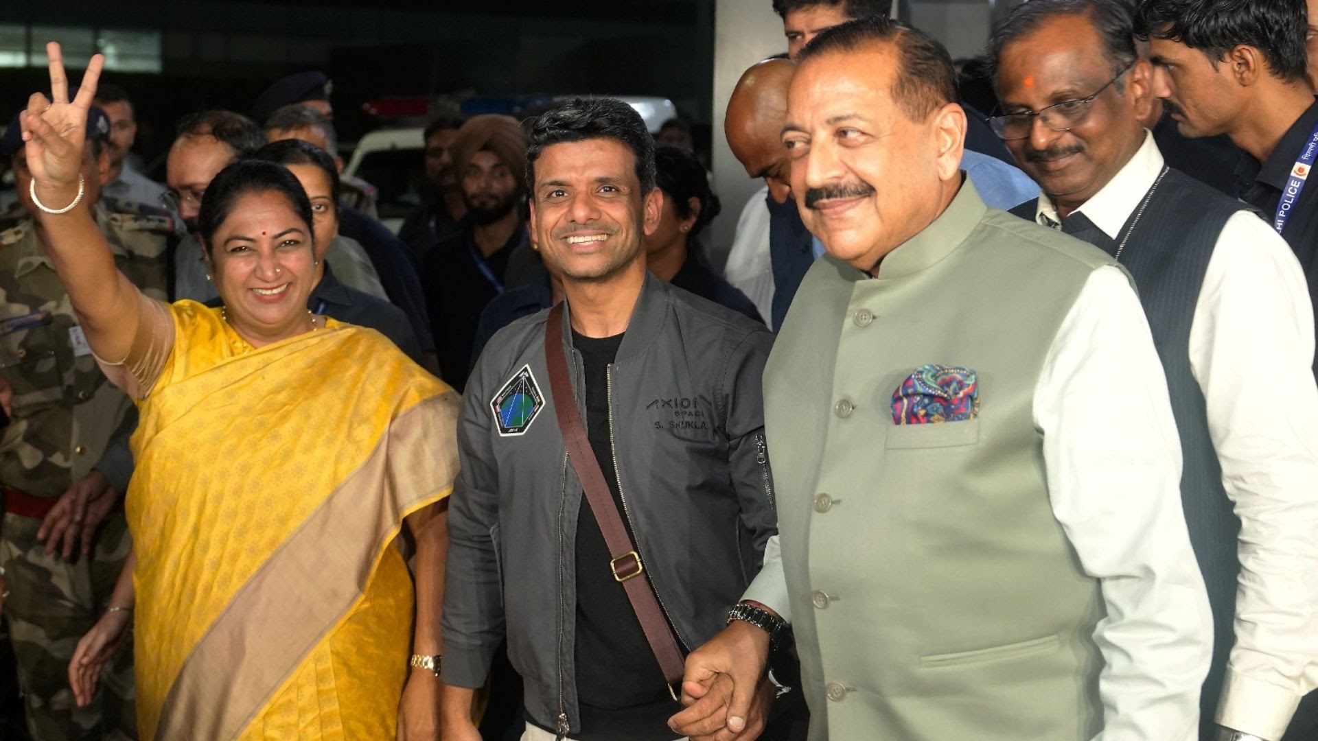 गगनयात्री शुभांशु शुक्ला स्वदेश लौटे, दिल्ली एयरपोर्ट पर हुआ भव्य स्वागत