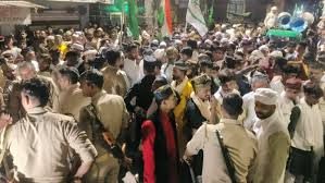 बरेली के इज्जतनगर में चादर का जुलूस निकालने को लेकर हंगामा, फोर्स तैनात