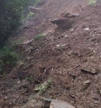 कुल्लू के नोनू गांव में भूस्खलन से तबाही, तीन मकान क्षतिग्रस्त, सेब के सैकड़ों पेड़ भी प्रभावित