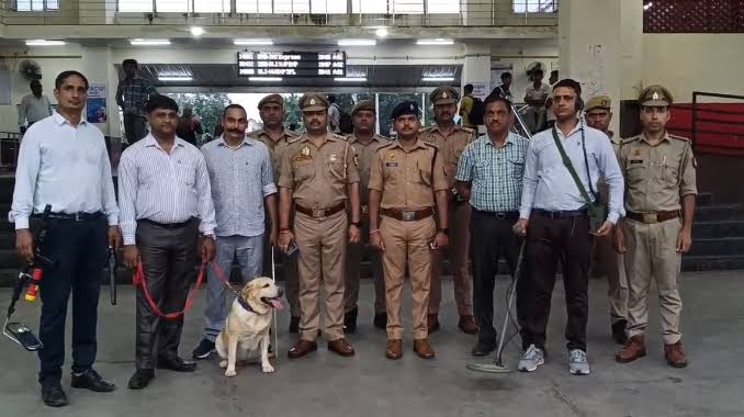 त्योहारों को लेकर पुलिस सतर्क, सार्वजनिक स्थलों पर चलाया गया चेकिंग अभियान