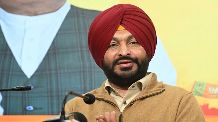 तृणमूल नेताओं का आरोप, रवनीत बिट्टू ने लोकसभा में अबू ताहिर को दिया धक्का