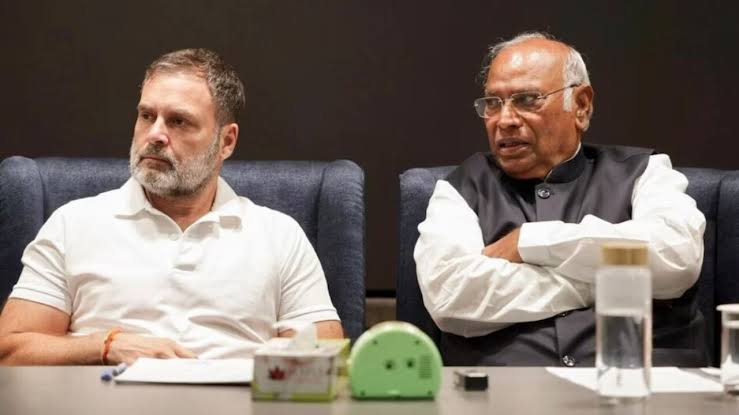 स्वतंत्रता दिवस समारोह: कांग्रेस ने बताई राहुल-खरगे की अनुपस्थिति की वजह