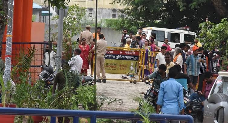 सहारनपुर पहुंचे मुख्यमंत्री योगी, 15 विकास योजनाओं का करेंगे उद्घाटन