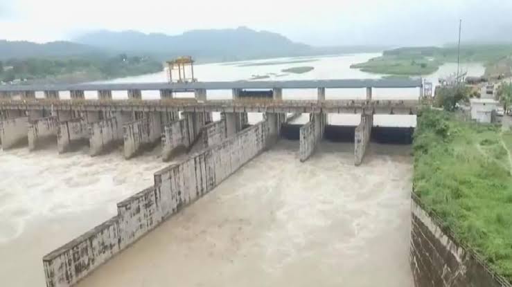 सहारनपुर: हथिनीकुंड बैराज से छोड़ा 1.79 लाख क्यूसेक पानी, यमुना उफनाई