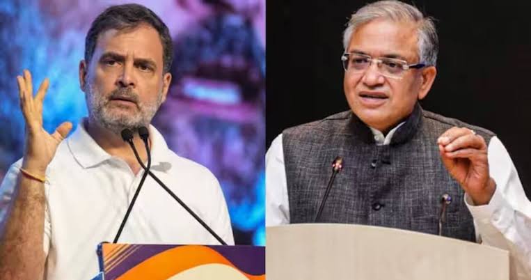 हलफनामा दें या माफी मांगें, चुनाव आयोग की राहुल को सख्त चेतावनी