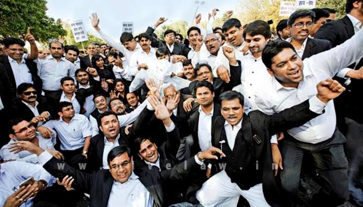दिल्ली: उपराज्यपाल के आदेश के खिलाफ वकीलों की हड़ताल आज भी रहेगी जारी