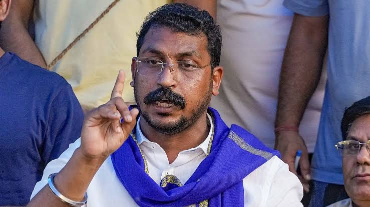 किसानों को खाद नहीं, लाठियां मिल रही: चंद्रशेखर