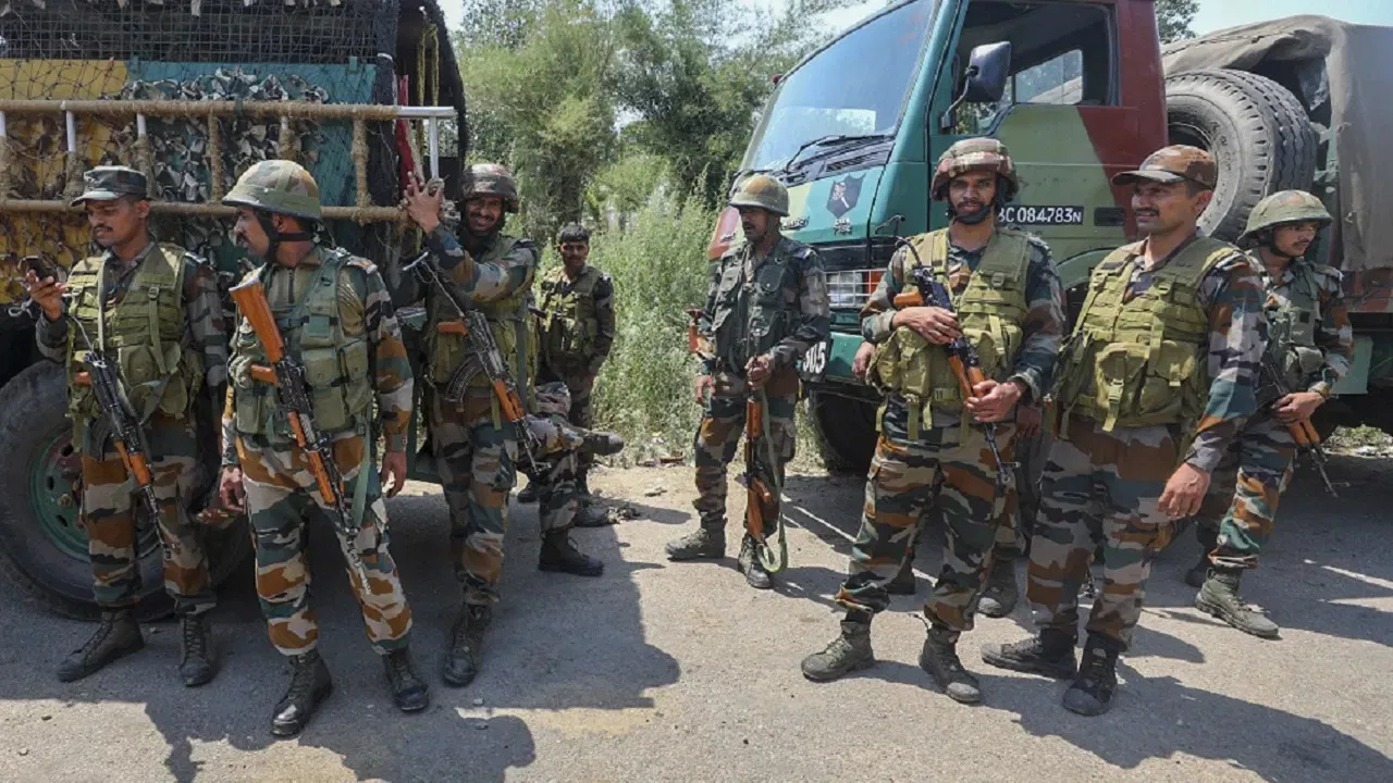 स्वतंत्रता दिवस से पहले एलओसी पर घुसपैठ नाकाम, मुठभेड़ में एक जवान शहीद