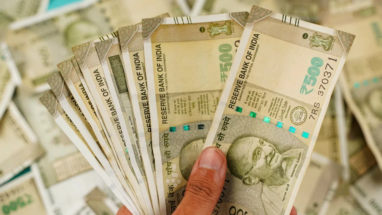 नई टैक्स व्यवस्था में करें ज्यादा बचत, इन 4 उपायों से घटाएं टैक्स बोझ