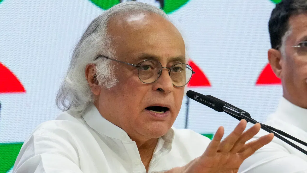 चीन यात्रा को लेकर विपक्ष का पीएम मोदी पर हमला