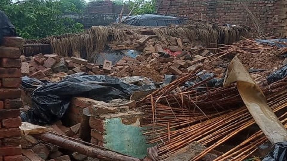 बिजनौर: बारिश से आठ मकान जमींदोज, मासूम की मौत, 20 से अधिक घायल