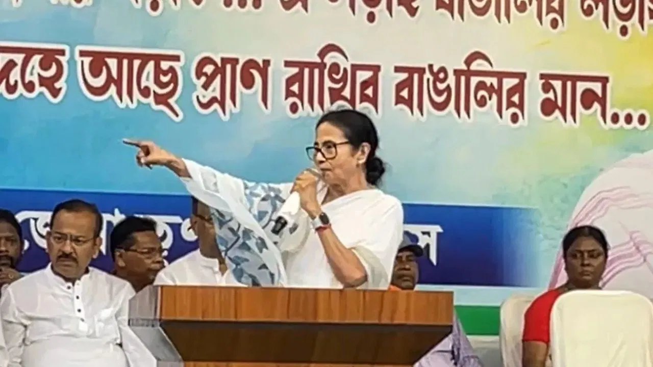 गिरफ्तार करो या गोली मारो, बांग्ला के अपमान के खिलाफ लड़ती रहूंगी: ममता