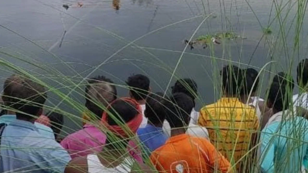 मुजफ्फरपुर में महंत की संदिग्ध हालात में हत्या, शव नदी किनारे मिला, ग्रामीणों में आक्रोश