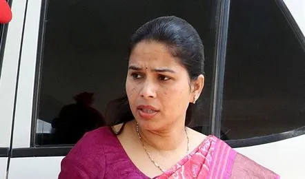 योगी सरकार की तारीफ करने वाली विधायक पूजा पाल सपा से निष्कासित
