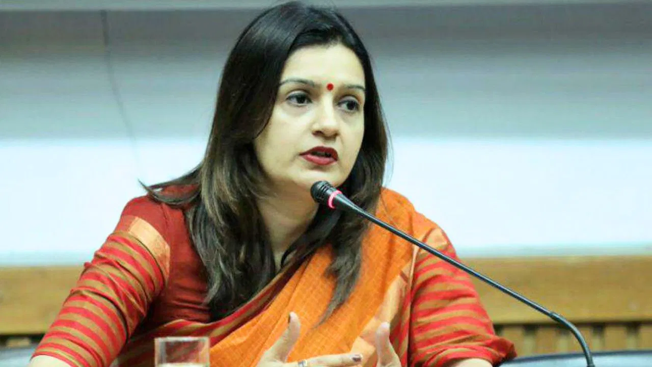 प्रियंका चतुर्वेदी ने भारत-पाक मैच के प्रसारण पर रोक लगाने की मांग की
