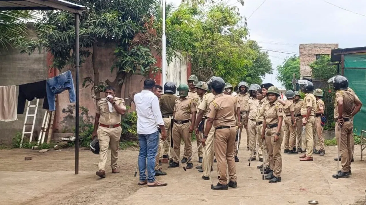 पुणे: व्हाट्सऐप स्टेटस से भड़की हिंसा: यवत में आगजनी-तोड़फोड़, 15 गिरफ्तार, 500 पर केस