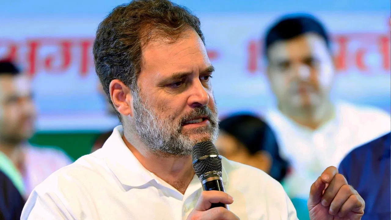 4300 करोड़ चंदे पर राहुल का वार, चुनाव आयोग की भूमिका पर उठाए सवाल