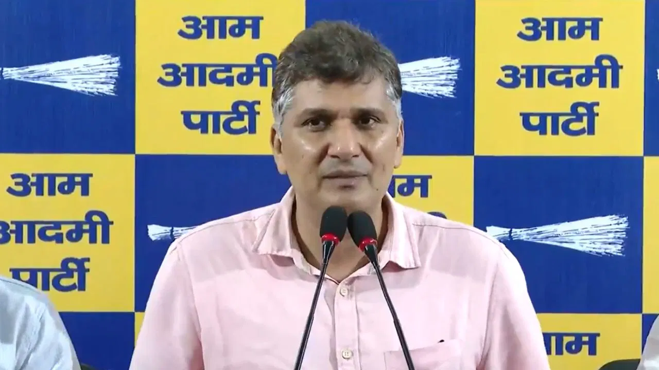 स्कूल फीस बिल पर बवाल: आप ने कहा- माता-पिता पर बढ़ेगा बोझ, स्कूलों को मिलेगा फायदा