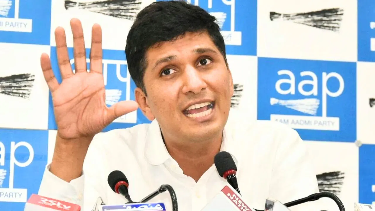 दिल्ली में जलभराव से मौतों पर आप का भाजपा पर हमला, चार इंजन की सरकार नाकाम