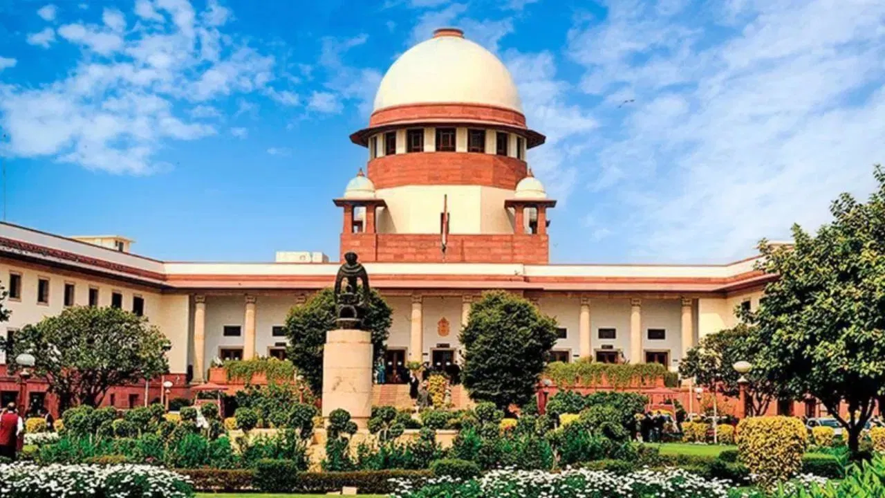 जम्मू-कश्मीर का राज्य का दर्जा बहाल करने की याचिका पर केंद्र से जवाब तलब