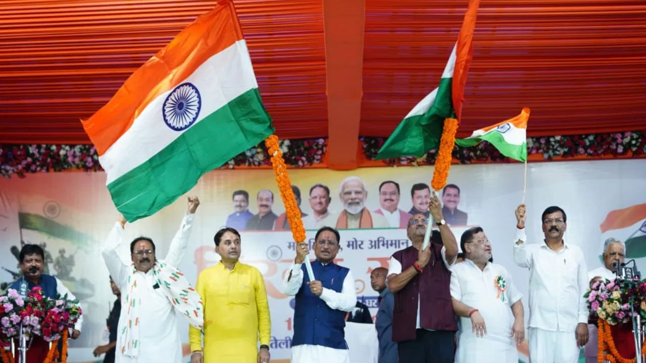 नक्सलियों का प्रभाव खत्म, तिरंगा फहराने लगे क्षेत्र: मुख्यमंत्री का दावा