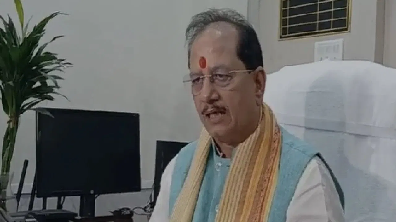 बिहार उपमुख्यमंत्री विजय सिन्हा को दो वोटर आईडी पर चुनाव आयोग का नोटिस